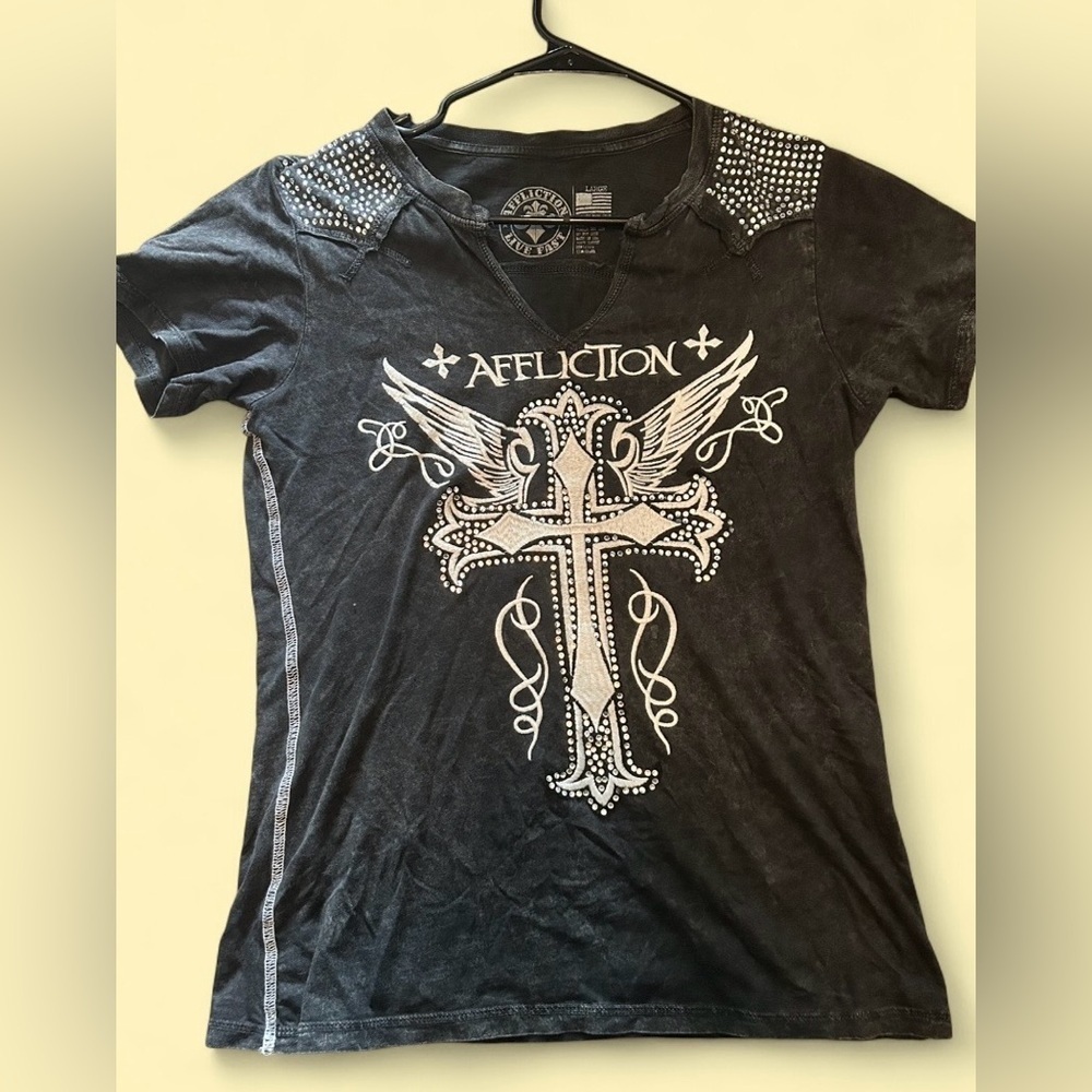 Affliction Live Fast Rhinestone Cross Tee – Black – Size L